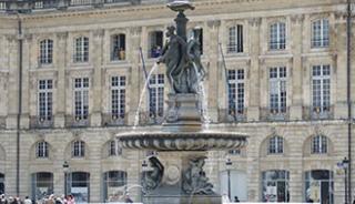 Place de la Bourse et pont de Pierre